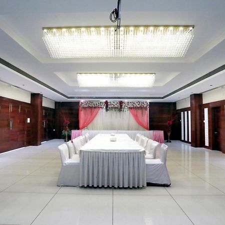 Hotel Shri Khedapati International Dewās Exteriér fotografie