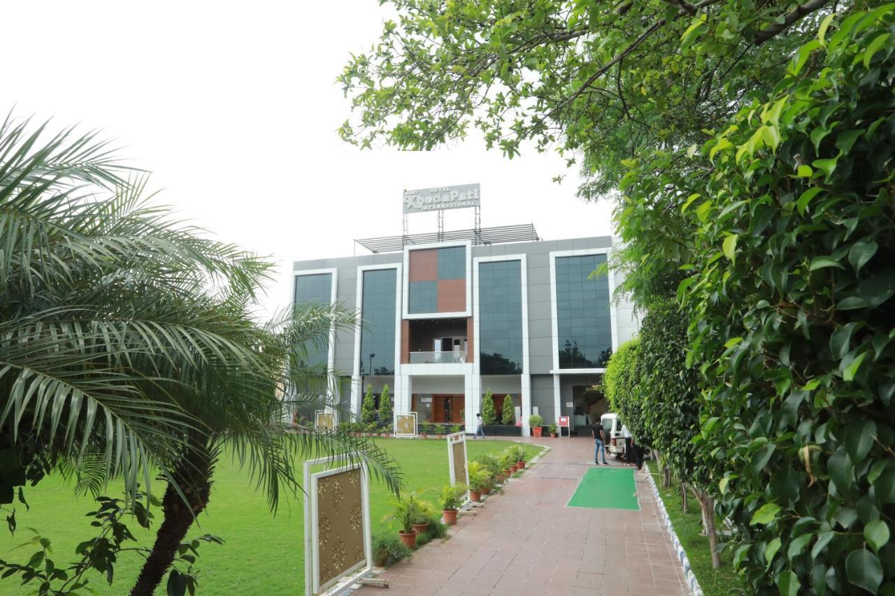 Hotel Shri Khedapati International Dewās Exteriér fotografie