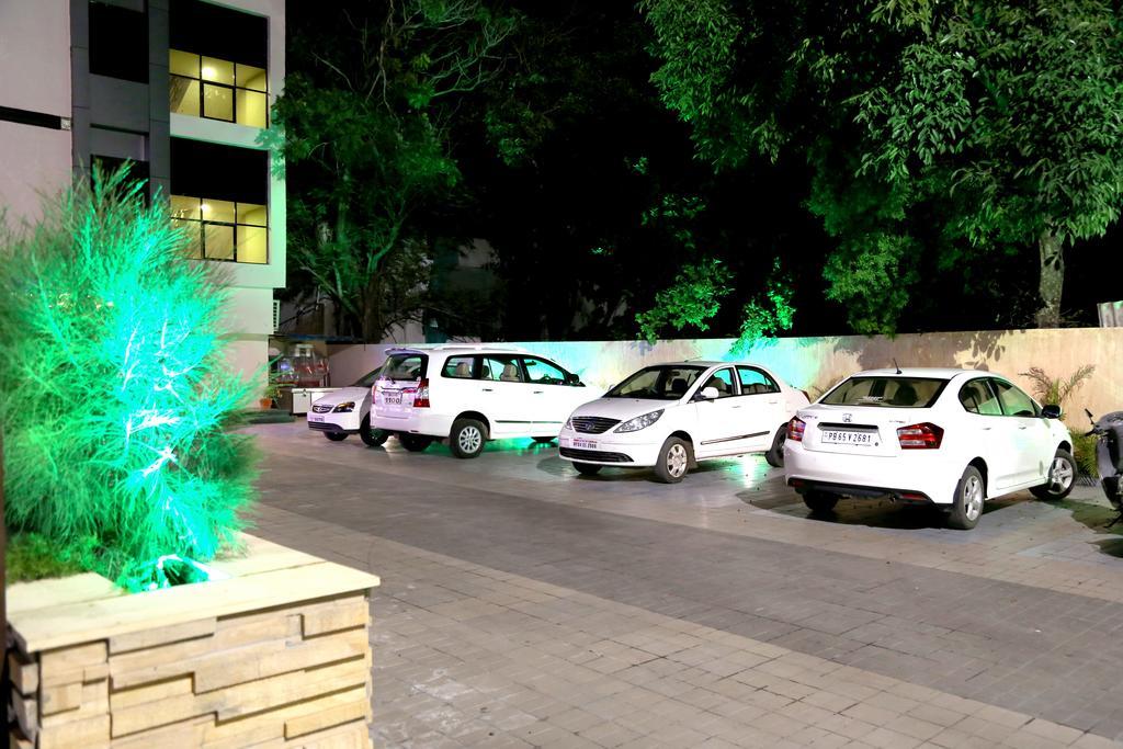 Hotel Shri Khedapati International Dewās Exteriér fotografie