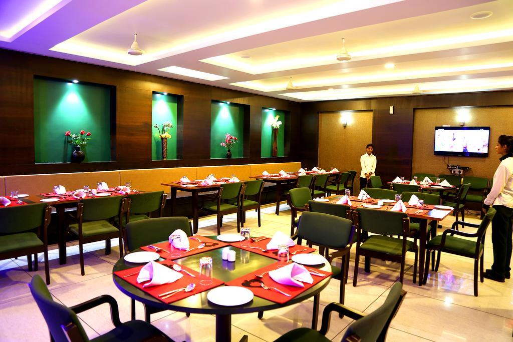 Hotel Shri Khedapati International Dewās Exteriér fotografie