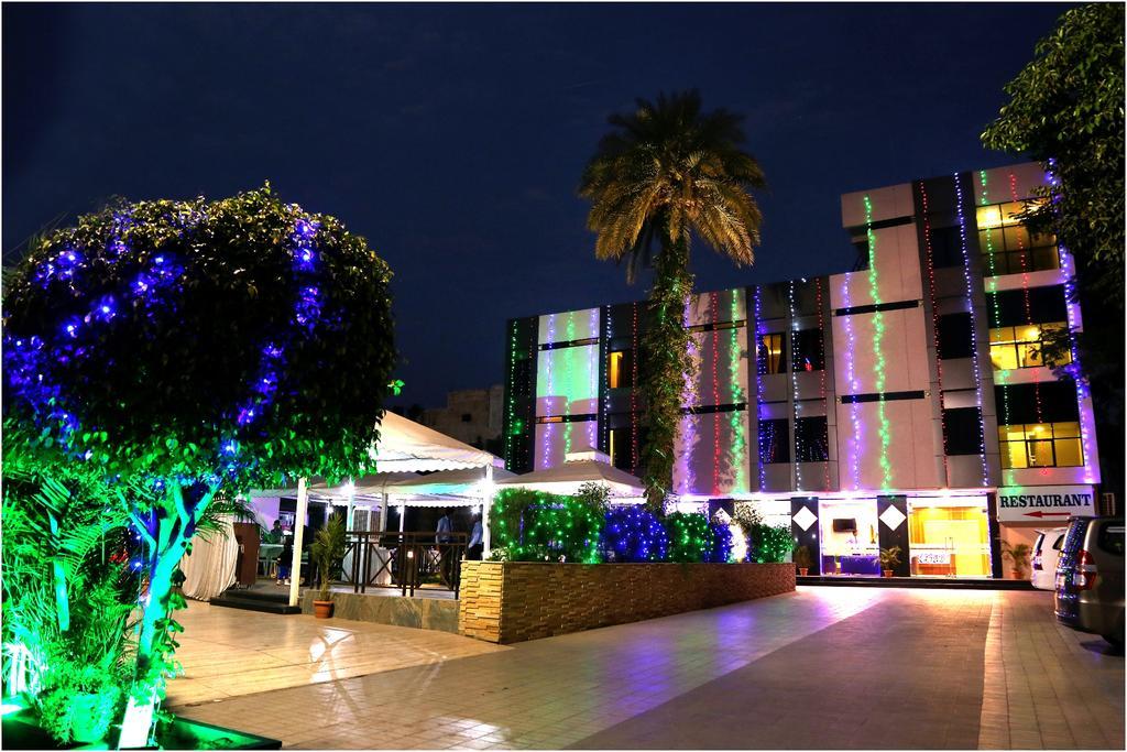 Hotel Shri Khedapati International Dewās Exteriér fotografie
