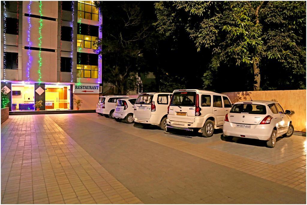 Hotel Shri Khedapati International Dewās Exteriér fotografie
