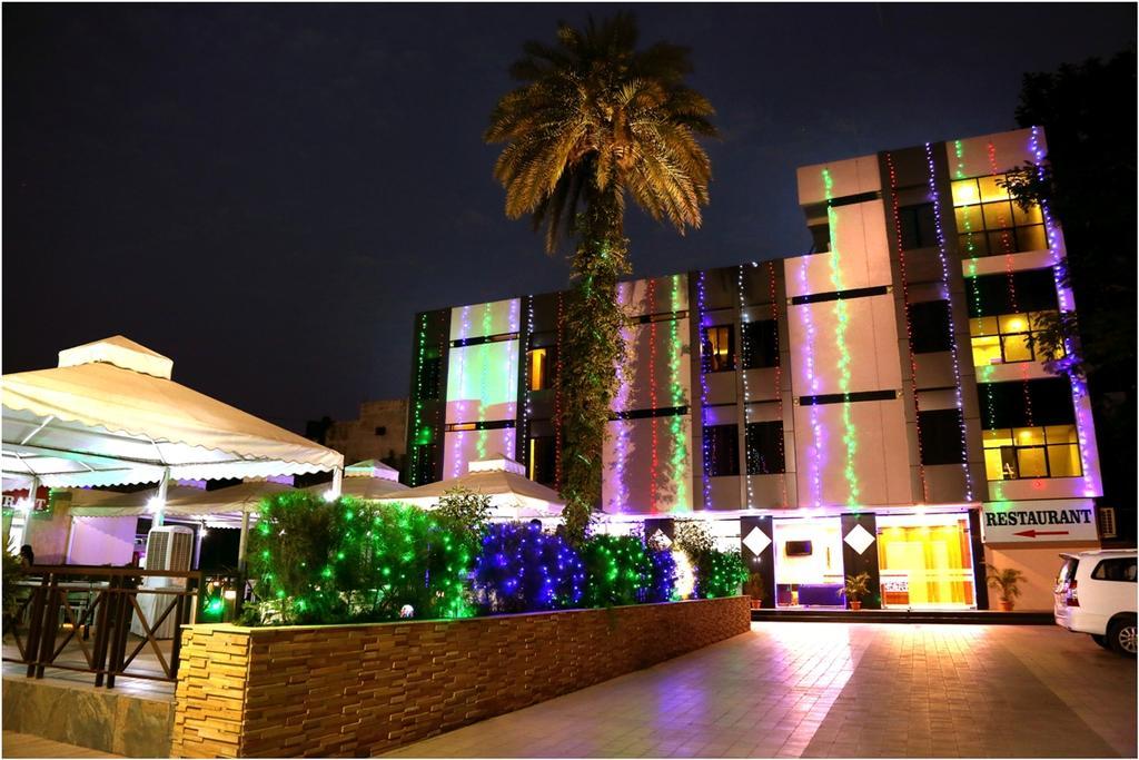Hotel Shri Khedapati International Dewās Exteriér fotografie
