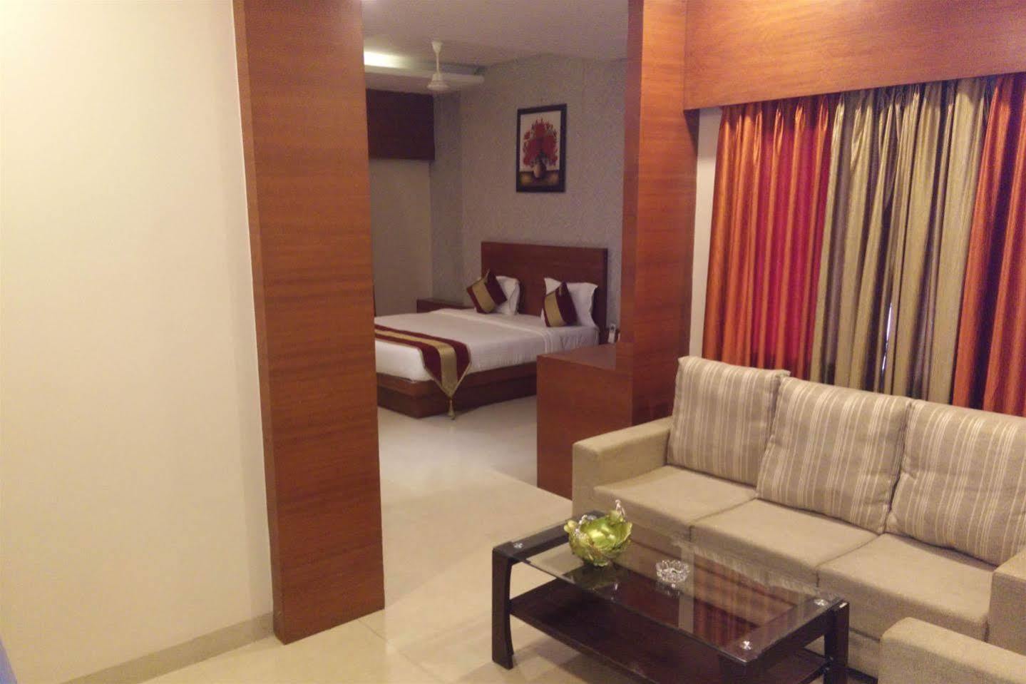 Hotel Shri Khedapati International Dewās Exteriér fotografie