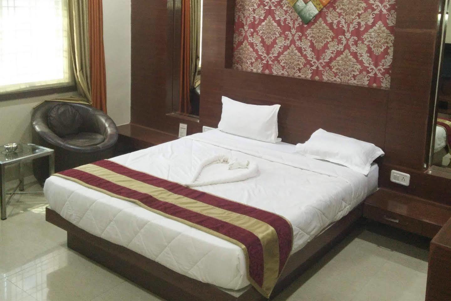 Hotel Shri Khedapati International Dewās Exteriér fotografie