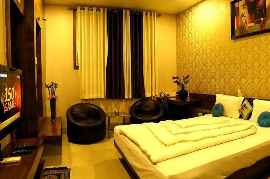 Hotel Shri Khedapati International Dewās Exteriér fotografie