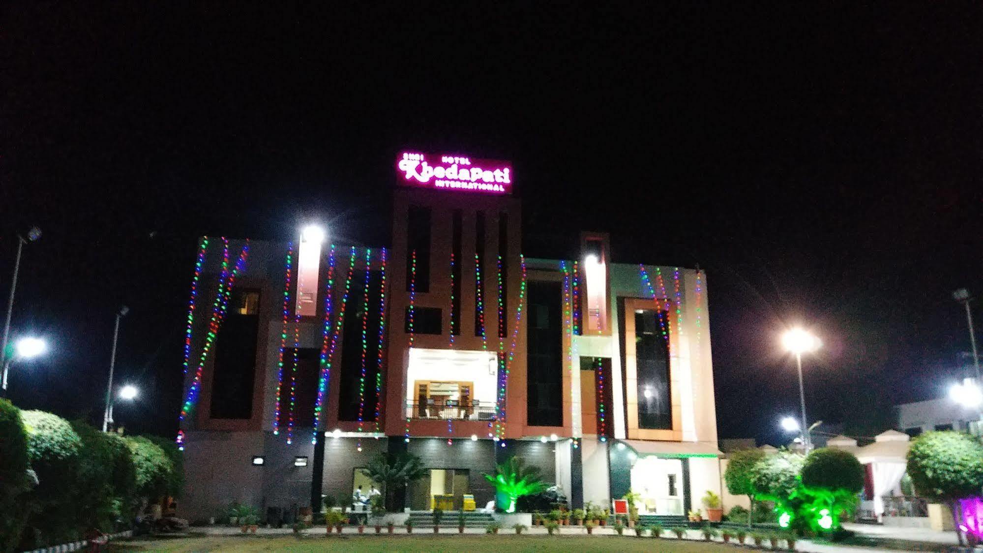 Hotel Shri Khedapati International Dewās Exteriér fotografie