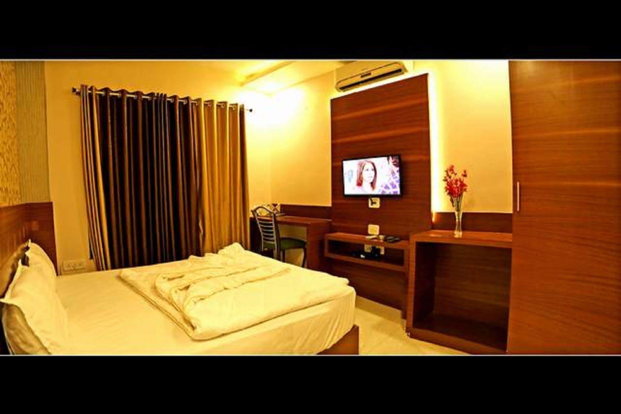 Hotel Shri Khedapati International Dewās Exteriér fotografie