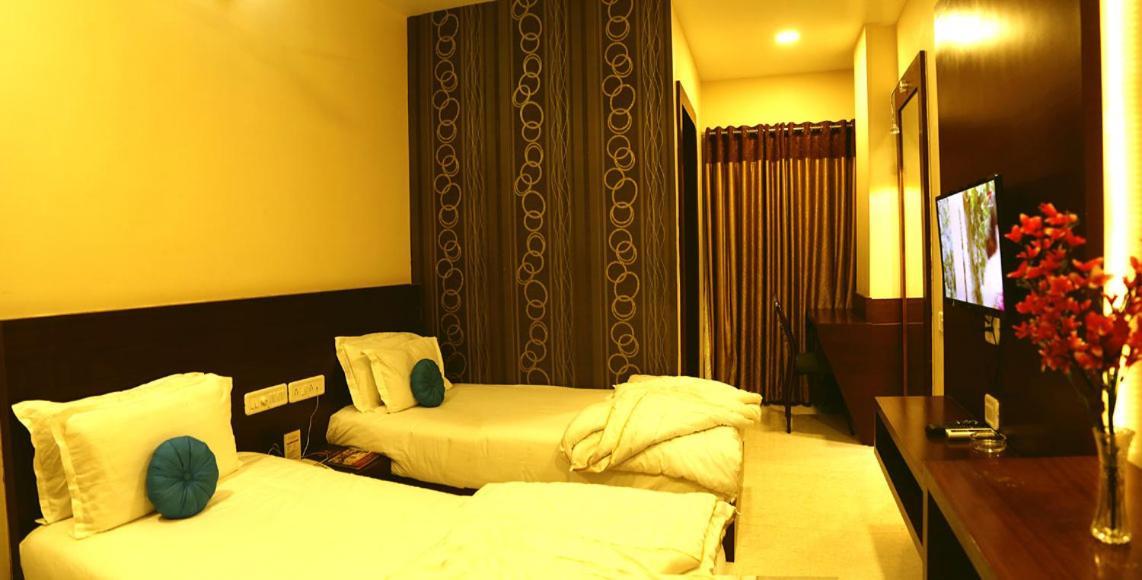 Hotel Shri Khedapati International Dewās Exteriér fotografie